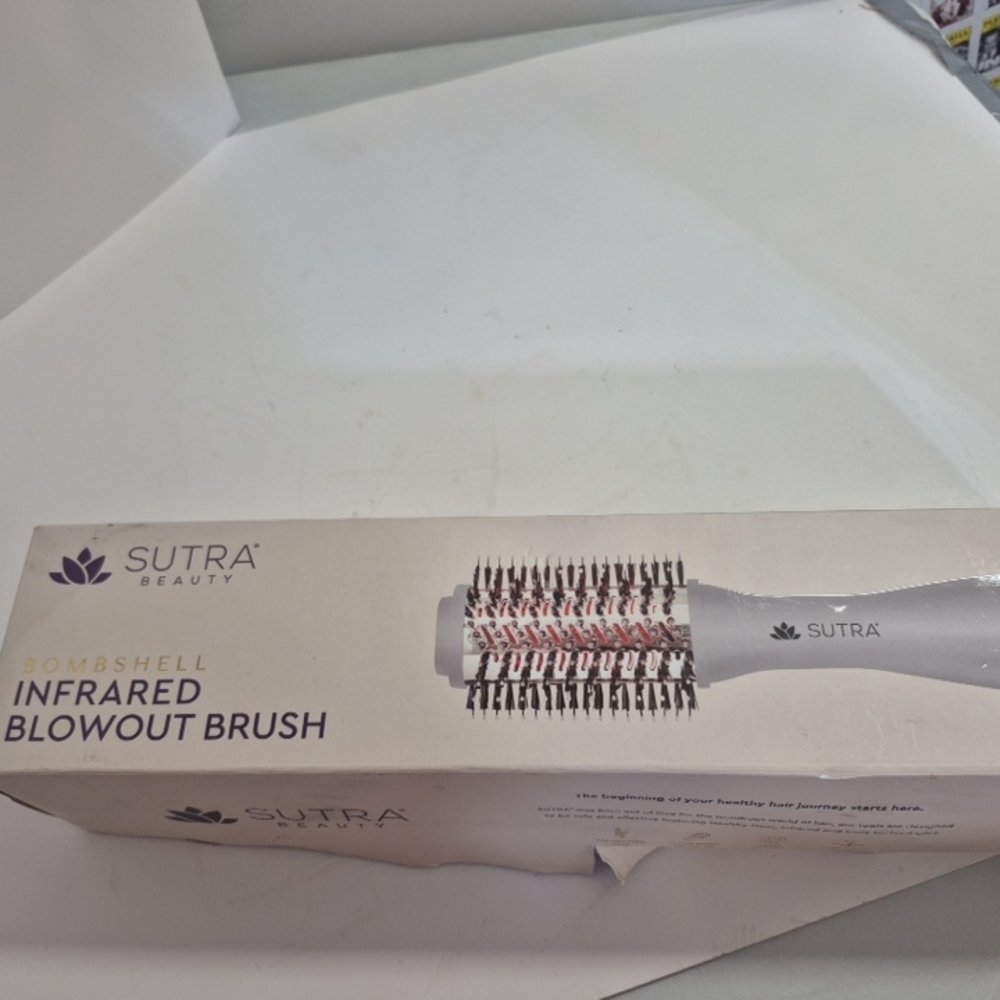 SUTRA Bombshell Infrared Blowout Brush - Silver